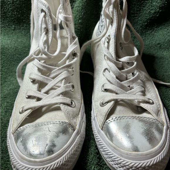 Converse High Tops -Size 7 - Picture 8 of 11